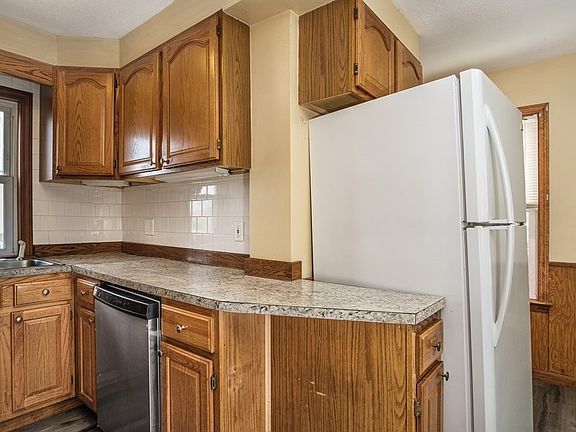 3rd image of 273 White St #273