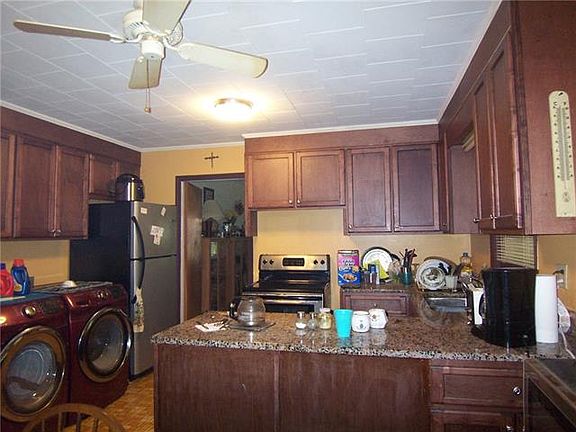 5th image of 409 Sharon Ave NW