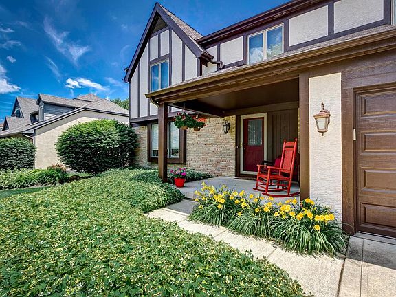 3rd image of 5784 Country House Ln