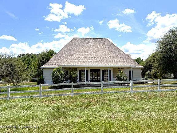 2nd image of 1072 Country Club Rd