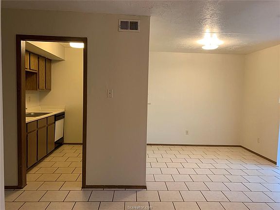 3rd image of 2402 Blanco Dr #A-d