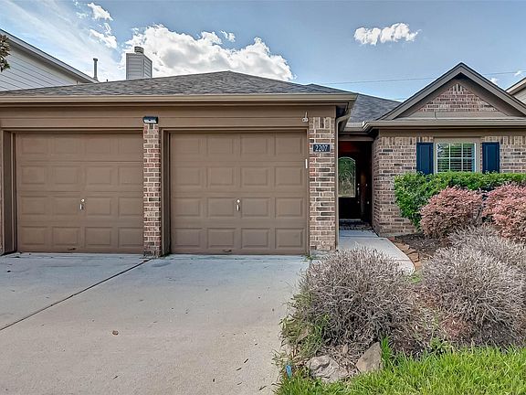 3rd image of 2207 Castle Gardens Ln