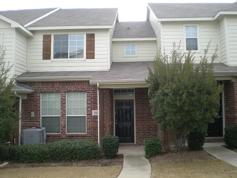 2224 Stonepark Pl — Photo 1