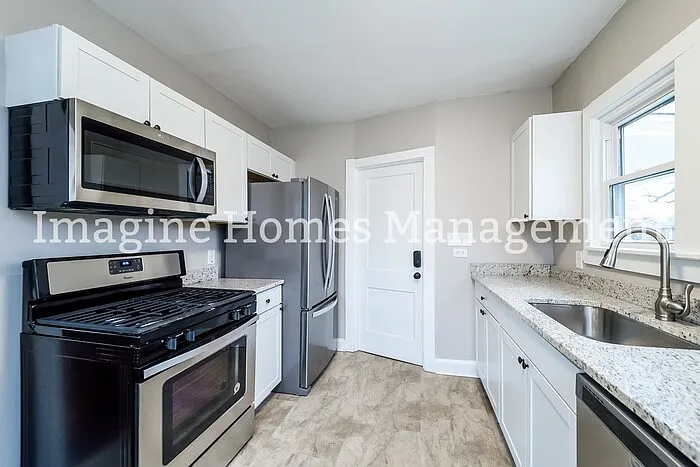 2178 Glenbury Ave — Photo 7