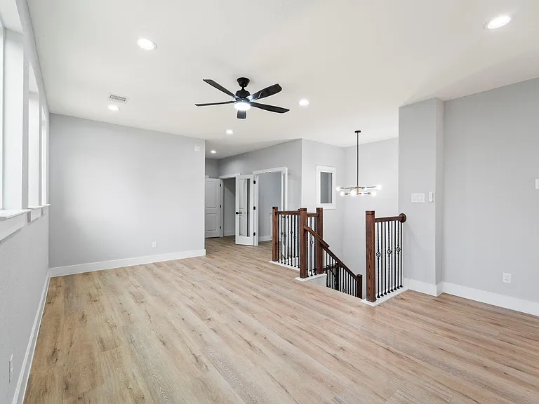 6631 Foster St — Photo 15