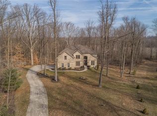 2252 Woodland Farms Dr, Columbus, IN 47201