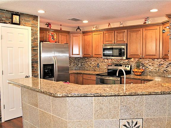 3rd image of 2522 White Sand Ln