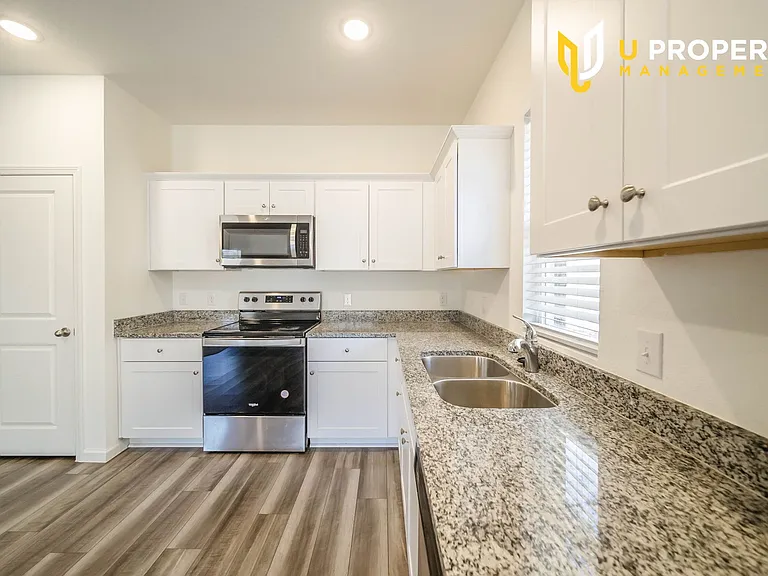 808 Juniper St — Photo 9