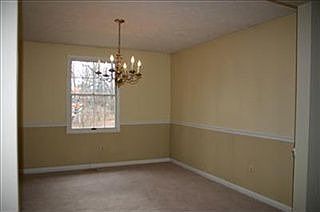 4th image of 890 Deepwood Dr