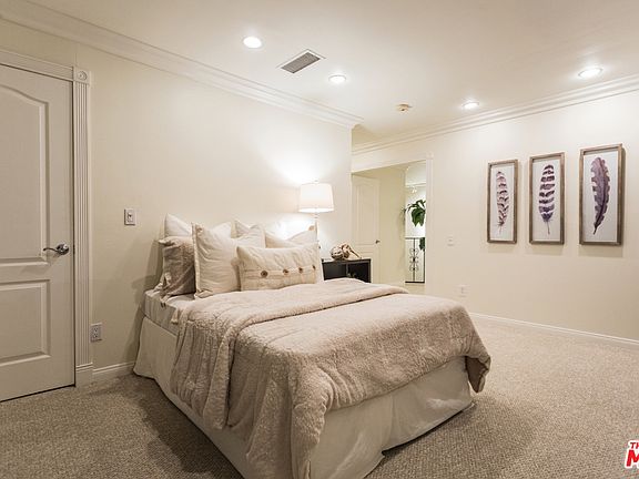 3rd image of 1234 Granville Ave APT 5