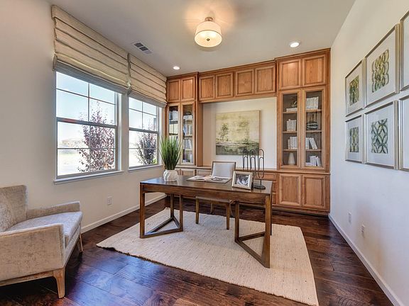 3rd image of 3901 Fenway Cir