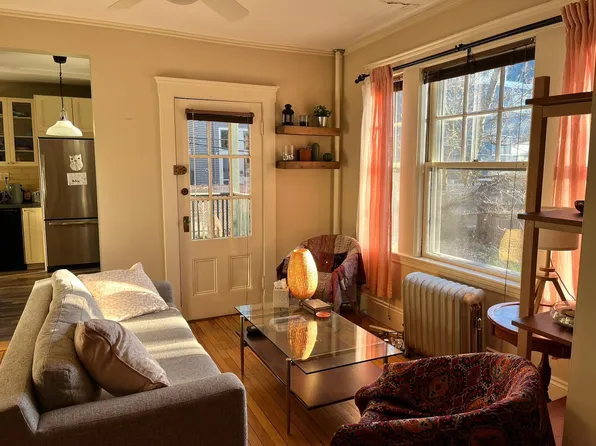 7 1/2 Centre St APT 2, Cambridge, MA 02139