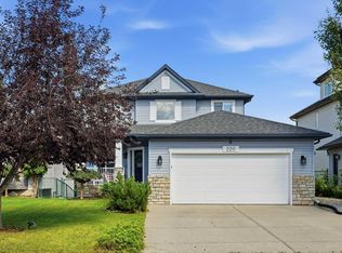 220 Springmere Pl, Chestermere, AB T1X1J2