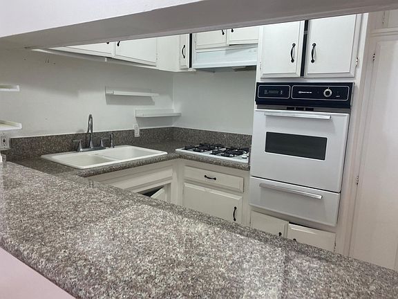 5th image of 7155 Hawthorn Ave #8