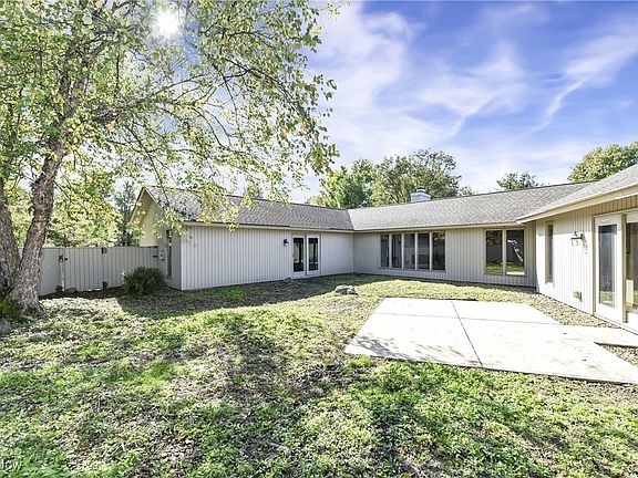 5th image of 33140 Glenwood Ct