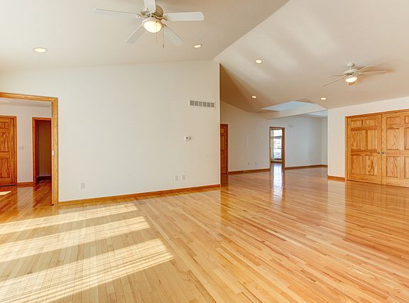5th image of 303 Castle Rock Dr