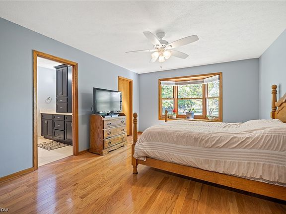 5th image of 9899 Greenwich Dr