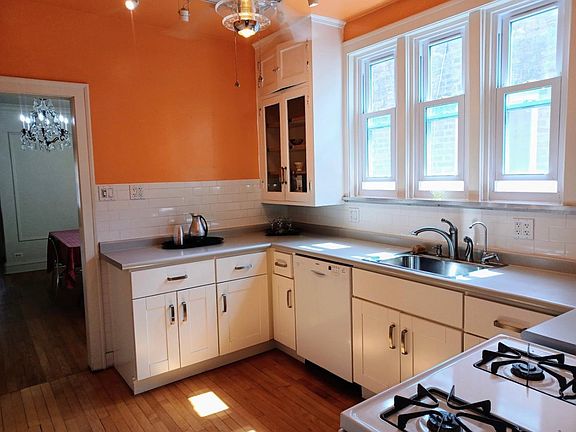 3rd image of 5912 N Washtenaw Ave #2