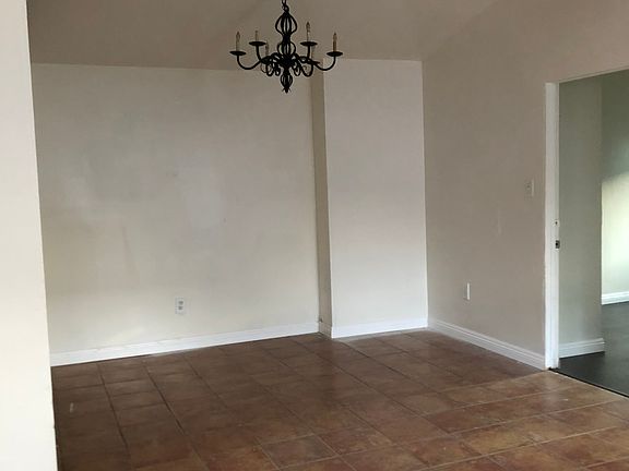 4th image of 4745 Ivy St #1/2