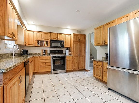 5th image of 1321 N Salem Blvd
