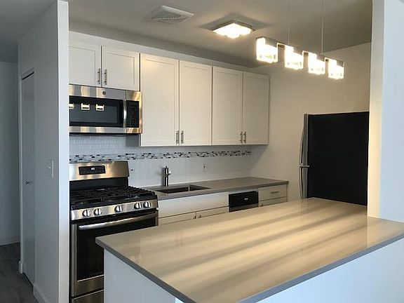 3rd image of 2420 N Clark St #610