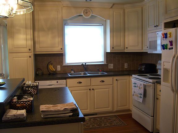 3rd image of 762 Parkway Dr