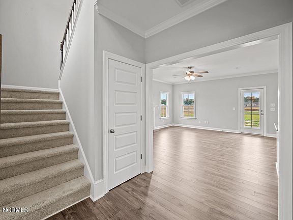 5th image of 347 Oleander Drive