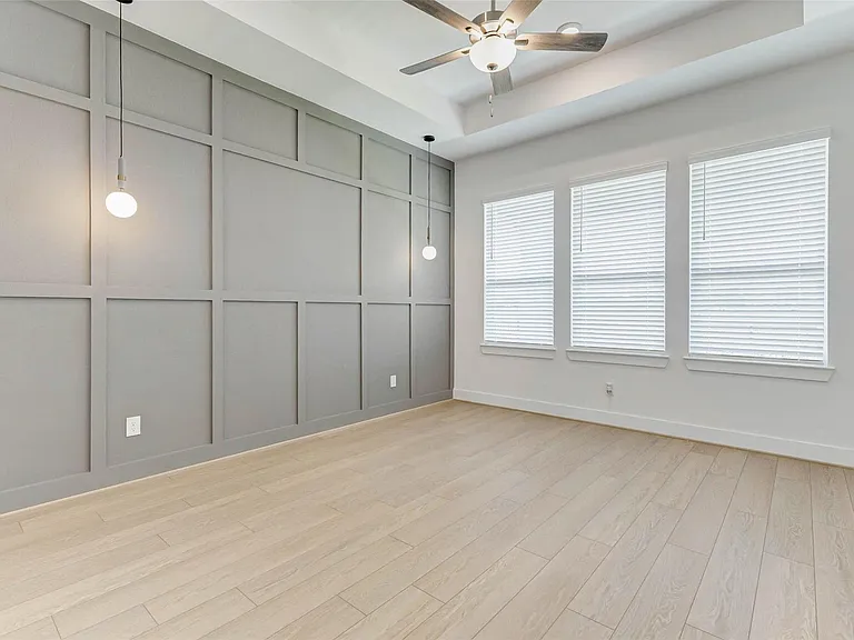 1322 Village Fls — Photo 25
