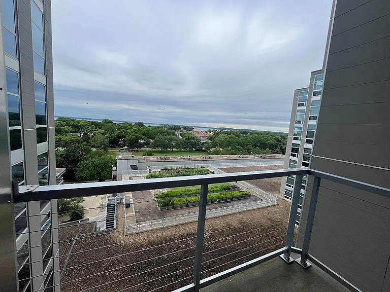 Galaxie High Rise Apartments — Photo 12