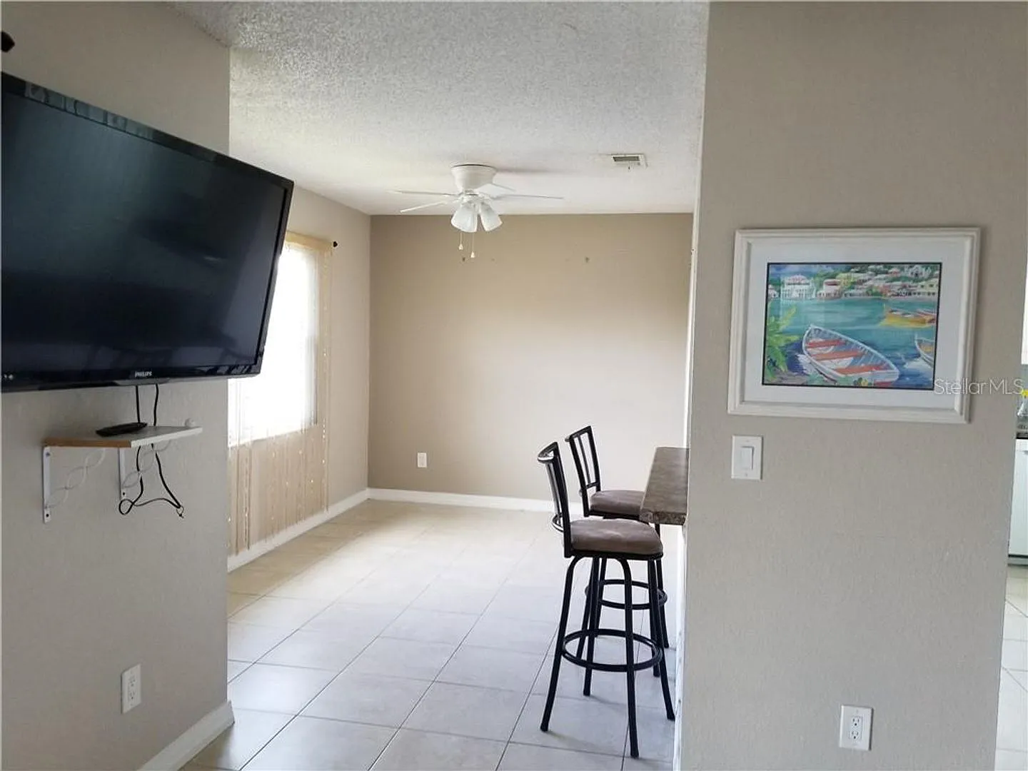 Hawthorne Village Condo- Unit 6 — Photo 4