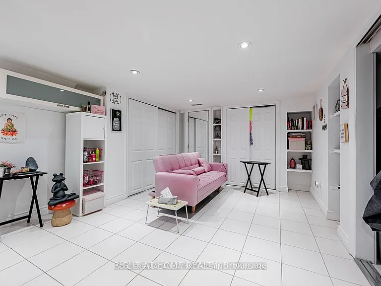1069 College St #BASEMENT — Photo 3
