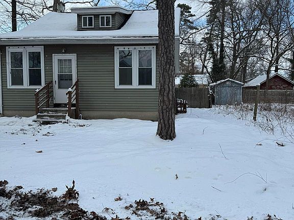 3rd image of 142 Truro St