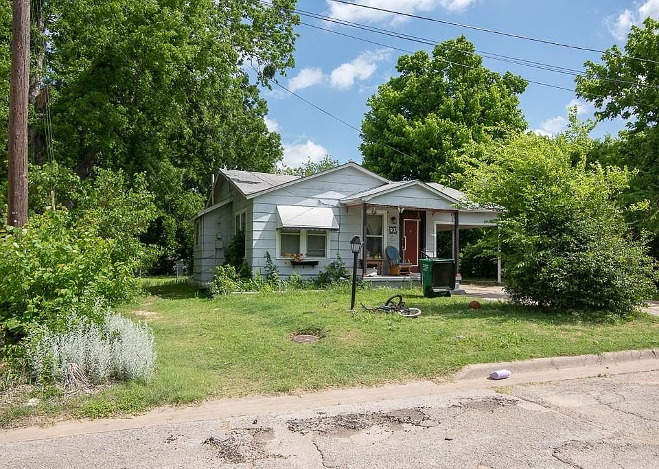 2nd image of 907 Fletcher St