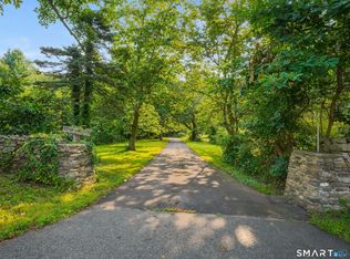 3392 Huntington Rd, Stratford, CT 06614