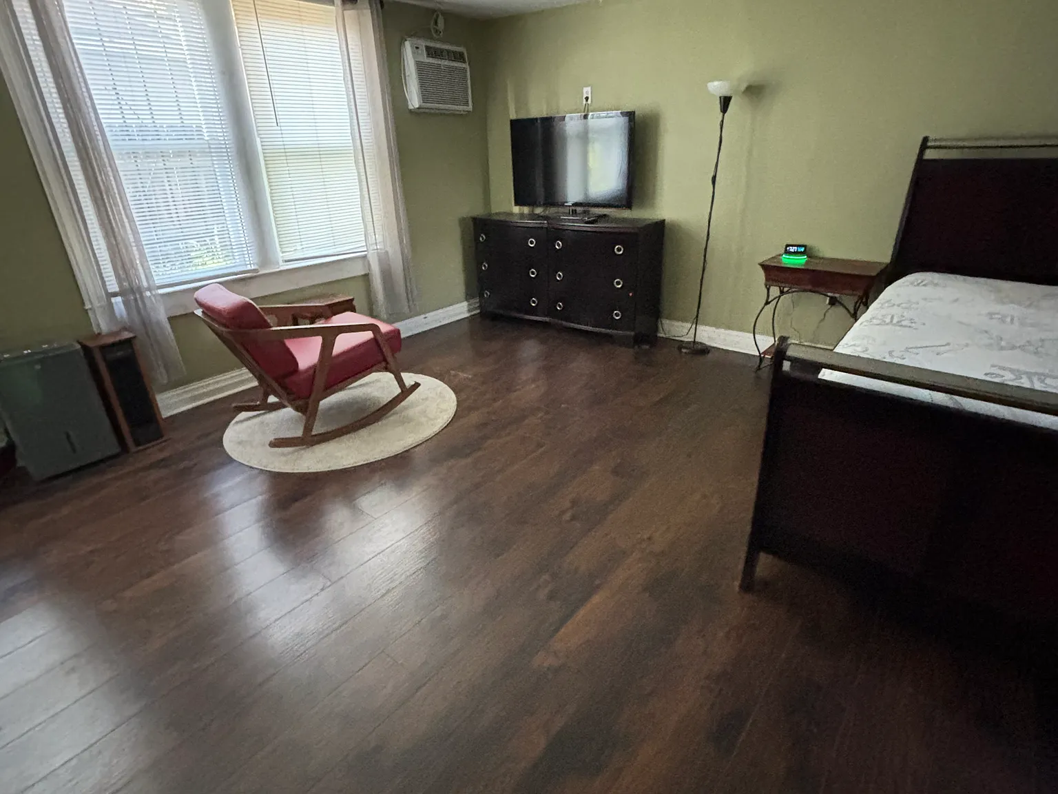 1 bed, $900 — Photo 1
