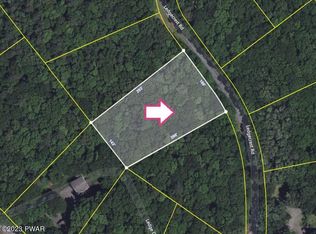 33 Ledgecrest Rd, Hawley, PA 18428