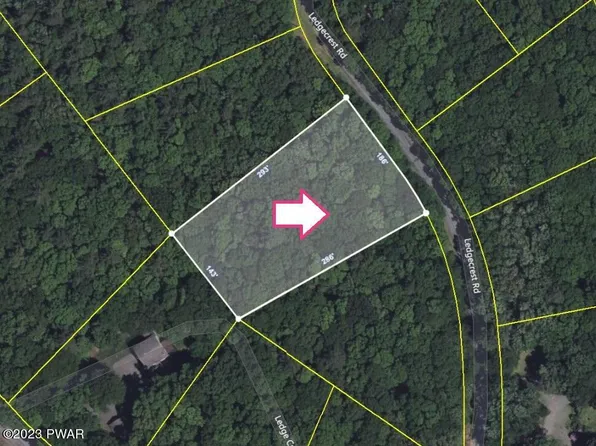 33 Ledgecrest Rd, Hawley, PA 18428