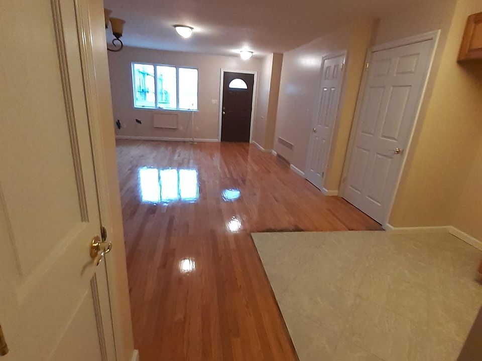 2nd image of 2114 W 11th St #2