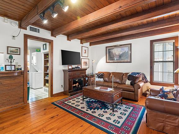 4th image of 406 N Acorn St