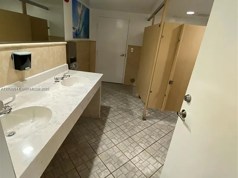 2011 N Ocean Blvd #605 — Photo 33