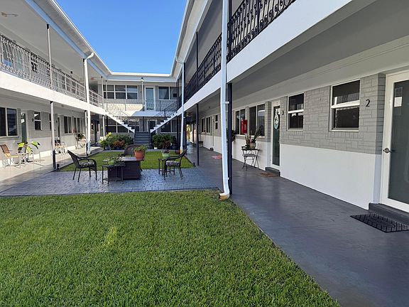 3rd image of 302 Lake Osborne Drive #2