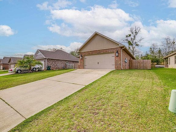 2nd image of 453 Pemberton Ln