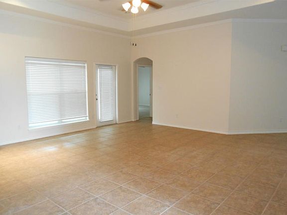 4th image of 8214 Mima Cir
