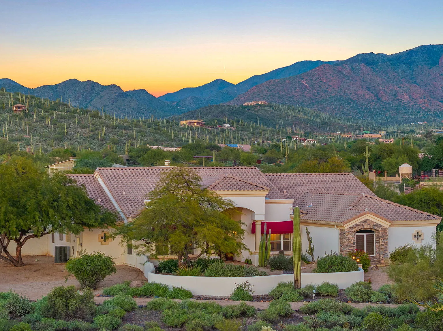 4 bed, 2.5 bath, 4309 sqft, $6,500 — Photo 3
