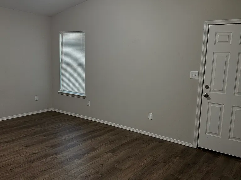 3510 Maywood Ct — Photo 5