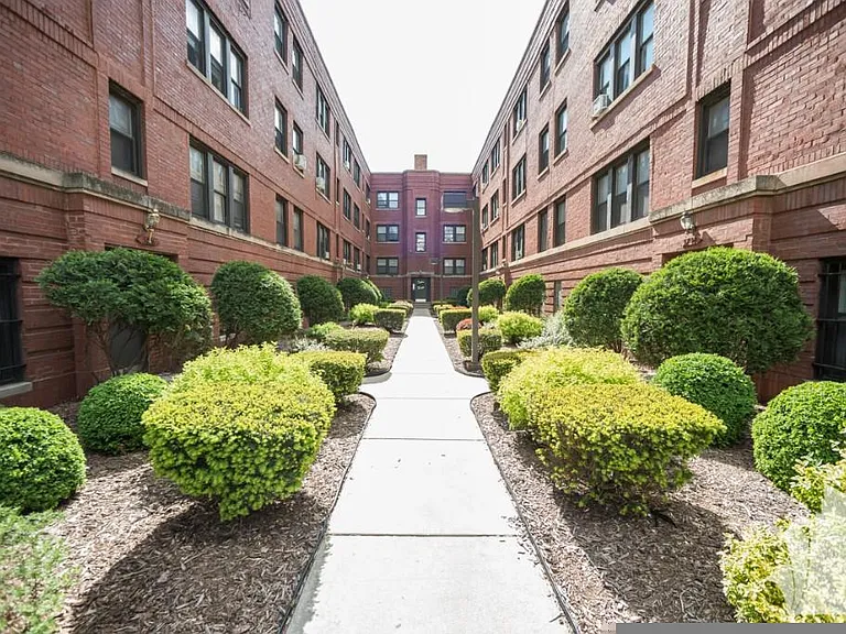 5732 N Winthrop Ave #14 — Photo 6