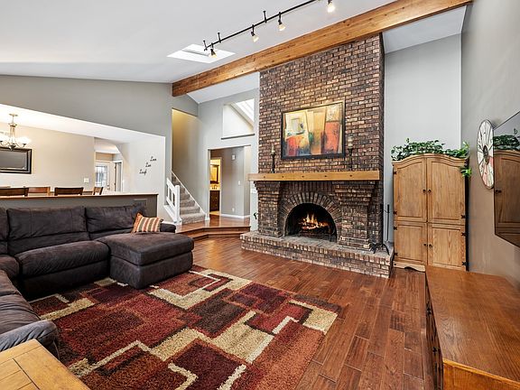 2nd image of 302 Heather Ave