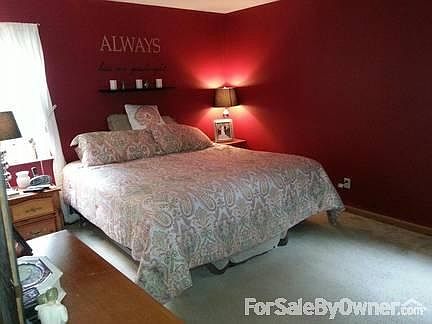 Master bedroom : Big bedroom. Fits King Size Bed.