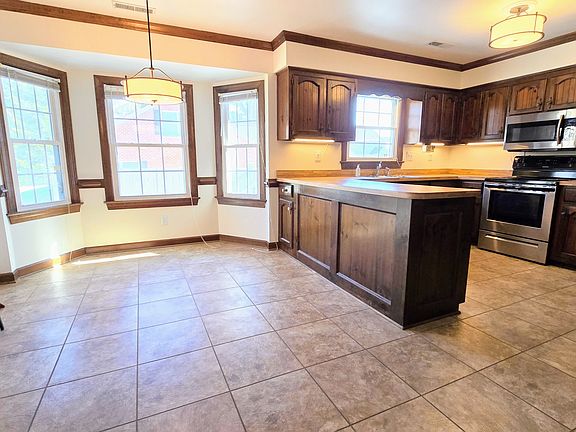 2nd image of 712 Wickwood Dr