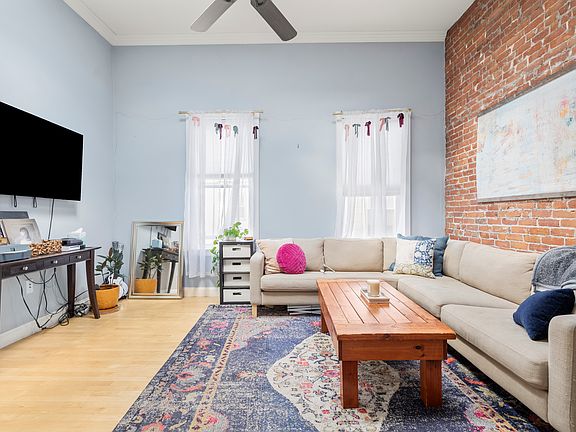 4th image of 371 Cardinal Medeiros Ave #3